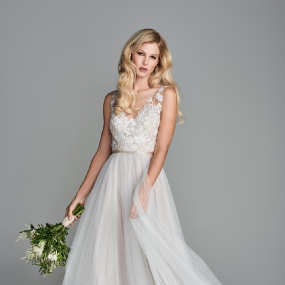 Wedding Dress Size 4 - Perfect for Boho Wedding!